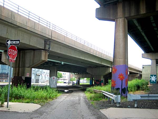 Front St (between Laurel and Brown st)