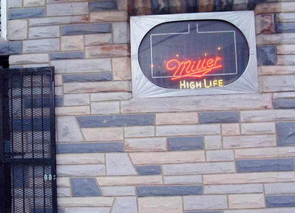 Max's Pub - Colanzi's Cafe